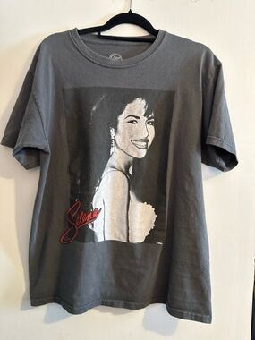 Selena Graphic T-Shirt Black Vintage Style Selena Forever Tee Size Large